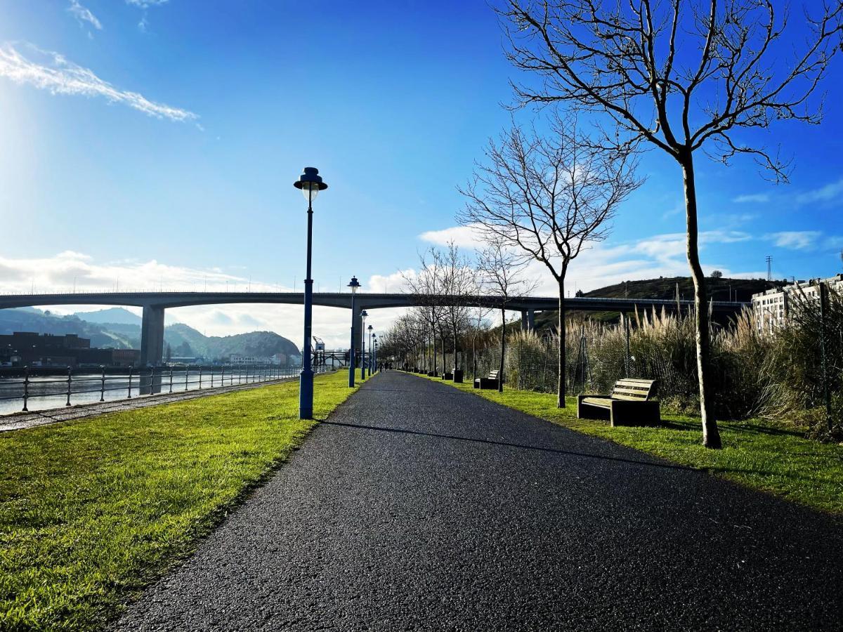 Gran Bilbao XI With Parking By Aston Rentals Barakaldo Exterior photo